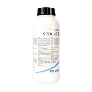 Butelka z białą etykietą z napisem "Kenovit E", na dole logo CID LINES, przeznaczenie produktu jest opisane w kilku językach.
