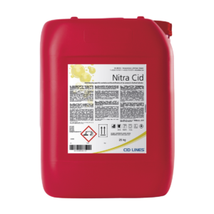 Czerwony pojemnik z etykietą „Nitra Cid”, środkiem czyszczącym do użytku w przemyśle spożywczym, o wadze 25 kg. Na etykiecie znajdują się ostrzeżenia oraz symbole wskazujące na działanie żrące.
