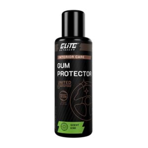 Butelka z czarną etykietą zawiera produkt marki Elite Detailer o nazwie "Gum Protector" do pielęgnacji wnętrza, z zapachem kiwi. Na etykiecie widnieją napisy informacyjne oraz grafika kierownicy.