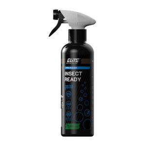 Spray do czyszczenia o pojemności 500 ml z etykietą "PREWASH INSECT READY", czarno-biała butelka z niebieskimi i zielonymi akcentami oraz atomizerem.