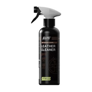 Butelka czarnego środka do czyszczenia skóry marki Elite Detailer z białym rozpylaczem i etykietą z napisem "LEATHER CLEANER".